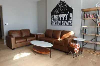Image de Unique three-story row home located near downtown! Family & Pet Friendly!