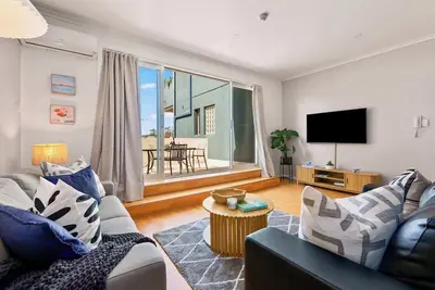 Manly Central Loft, a Chic Studio Apartment