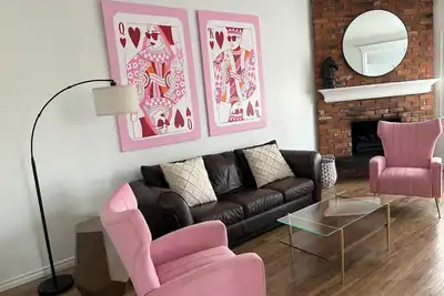 Image de Sleeps 8/ South Calgary Spruce Meadows / Fish Creek