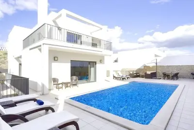 Image de 🎯\"Irresistible Discount - Read Description! 🎁\" Vila moderna Olhos de Água