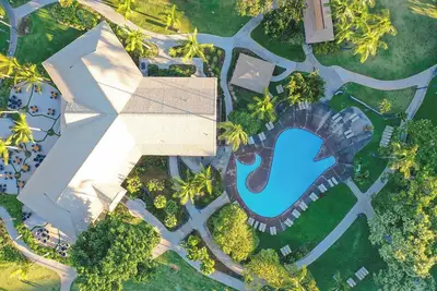 Image de 2 Spacious Units with Private Lanais, Outdoor Swimming Pool!