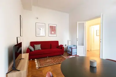Image de Welcome to Your Milanese Retreat! This spacious and bright one-bedroom apartment is located at Viale Brianza 33, just steps away from Piazzale Loreto and Corso Buenos Aires, one of Milan’s most vibrant shopping streets. Tastefully furnished, the apartmen