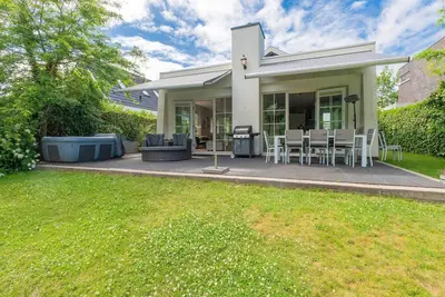 Image de Maison de vacances א Harderwijk avec jardin
