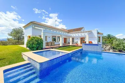 Image de Villa de luxe avec vue à Denia et piscine à débordement
