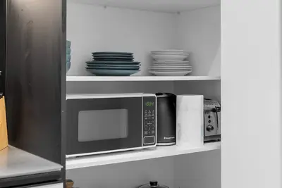 Image de City Life! Everywhere is Walking distance!