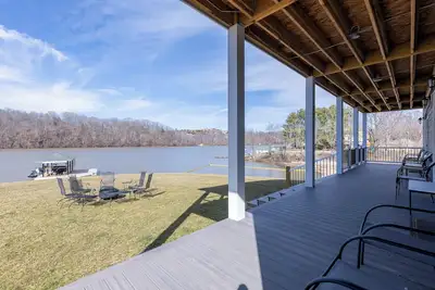 Image de Modern lakefront home with wraparound decks, firepit, and stunning water views on both levels.