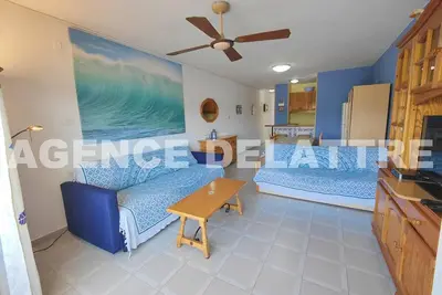 Image de Résidence en bord de plage. Parking privé, Trois piscines