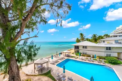 Image de Beautiful 3 Bdr Oceanfront 7 Mile Beach Condo