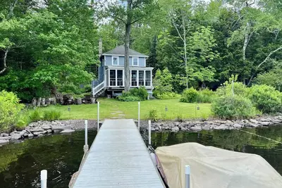 Image de Waterfront Cottage Retreat By Evergreen Home