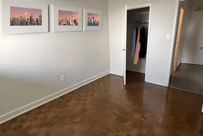 Image de 5 minute walk to subway! beautiful 1 bedroom apartment in Toronto