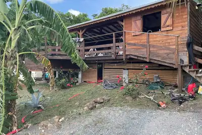 Image de Tropic Lodge avec piscine et spa, vue mer et montagne