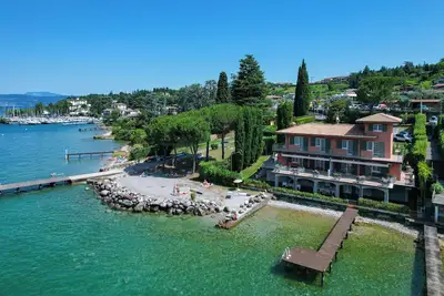 Image de Villa Giovanna with swimming pool and private jetty