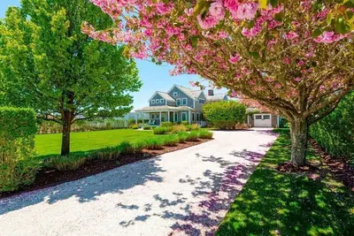 Image de Stunning 5-Bedroom Beach House in Nantucket, Walk to Beach, All the Comforts!