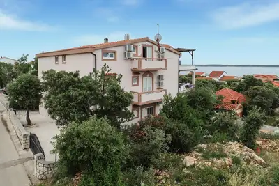 Bel appartement de 2 chambres à Mandre