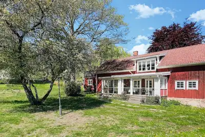 Image de Superbe maison à Skövde avec sauna