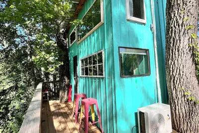 Image de Charming Treehouse in Shepherd - Perfect for a getaway