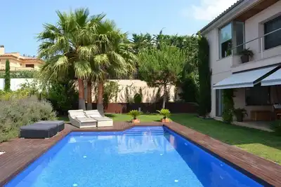 Image de Modern house with nice pool near the beach