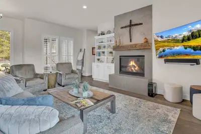 Image de On the river with spectacular views of the big Des