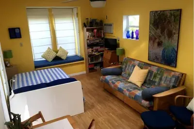 Image de Garden House - jacuzzi, skylights, window seat, near restaurants & culture