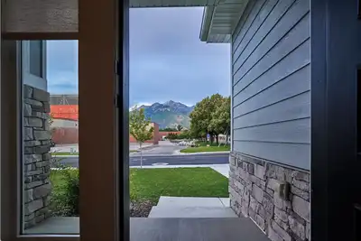 Image de 3 Bedroom, 4 bed/3 Bath, Close to Mountains, Downtown and Airport