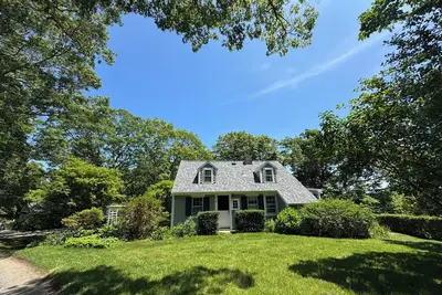 Image de Cape Cod Bay Cottage - a charming 100 year old home, 4 min walk to the beach.
