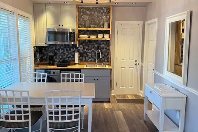 Image de The Charming Villa C, located by the pool, is an ideal getaway.