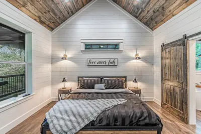 Image de Peaceful Creek Cabin | Hot Tub + Games Inside