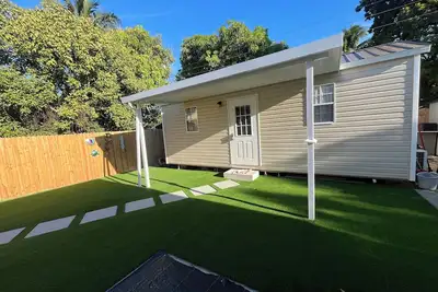 Image de Charming Guest House in Lake Worth Beach with all amenities and near the Beach.