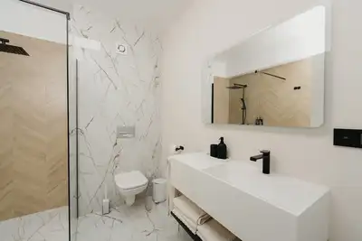 Charming 2-bedroom apartment with Ac, WiFi in enchanting Livezeni
