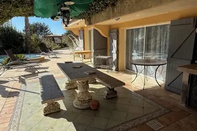Image de Appartement type 2 au cœur de la campagne provençale avec piscine et parking