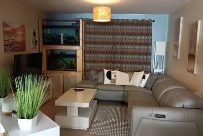 Image de Spacious One Bedroom Flat with Free Allocated Parking