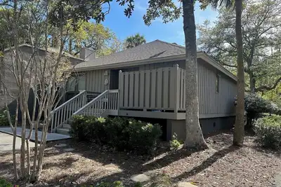 Image de Dog friendly Greenslake Cottage with lagoon view and community pool! New rental