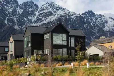 Image de Golfers and Skiers Retreat - Jacks Point Home