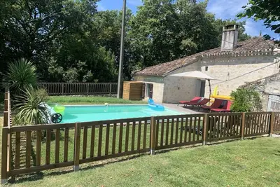 Image de Maison en pierre avec piscine