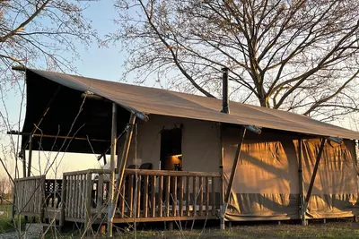 Image de Luxury 4-person safari tent on Landgoed de Leijen