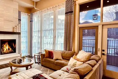 Image de Premier Host I 2650 sqft Canmore Mtn View I 2 Private Parking I 4 Bdrm I 2 King