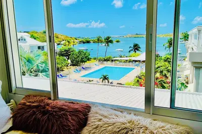 Image de Cozy  Waterfront Two-Level Condo  w/ 2 Bathrooms, Pool, Ac