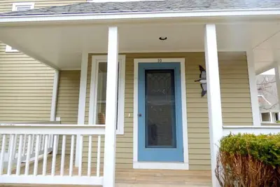 Image de Serene Condo Living - Four weeks required.