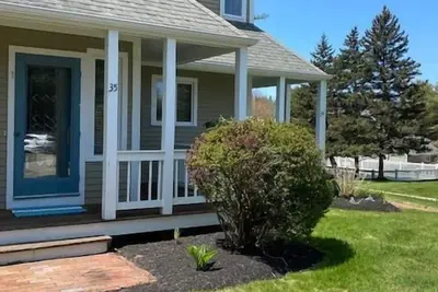 Image de Two-bedroom condo with a communal pool that's within walking distance to beach