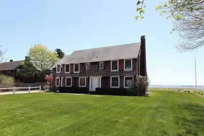 Image de Private Entrance to Beach-Water from Back Yard
