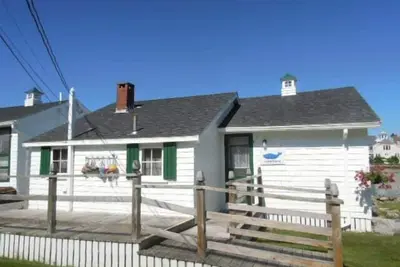 Image de The Four Whales - Cape Porpoise \"Humpback\"