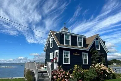 Image de On the cove and directly next to Kbia with views of mothers beach