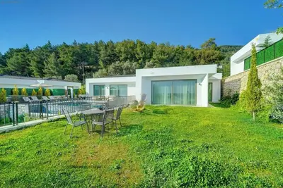 Image de Luxury sea view hillside villa with a pool, indoor jacuzzi.