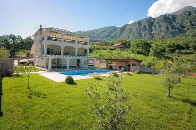 Image de Relaxing Herceg Novi Oasis with Shared Pool and Sauna - Two Bedroom Apartment Star 1