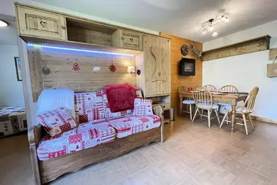 Appartement deux chambres au pied des pistes dans une résidence avec piscine