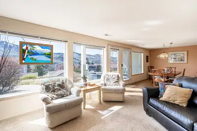 Image de Lovely 2-bedroom condo in Chelan, close to town with mountain views