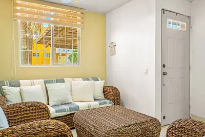 Image de Relaxing tropical home with pool, modern kitchen, WiFi & beach nearby