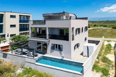 Image de Villa Beverly Hills, Piscine chauffée, Jacuzzi, 12 personnes