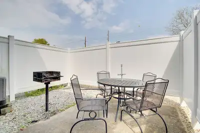 Image de < Half Mi to Gulf: Biloxi Condo w/ Patio!