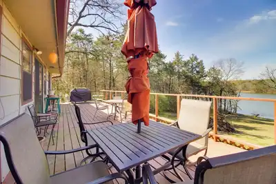 Image de Dock & Water-View Deck: Home on Lake Dardanelle